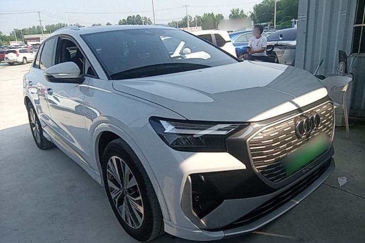 Audi Q4 e-tron 2023 — фото 3