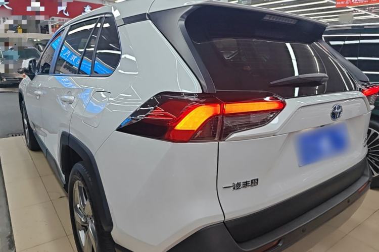 Toyota RAV4 2022 — 4