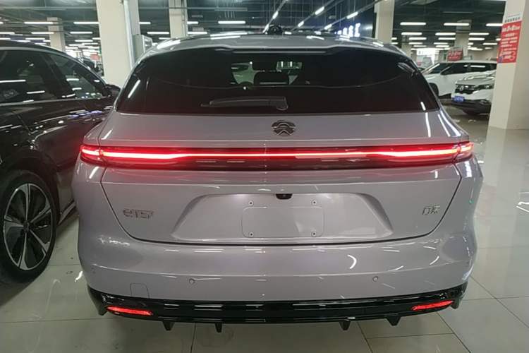 NIO ET5T 2025 — 5
