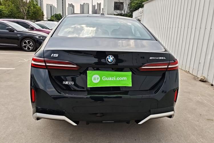 BMW i5 2025 — 5