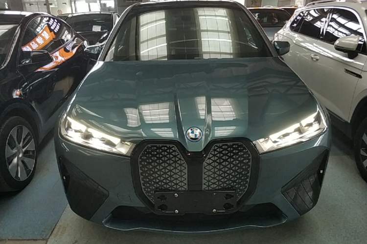 BMW iX 2022 — 2