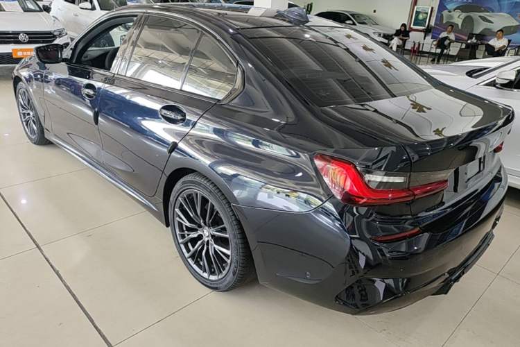 BMW 325i 2022 — 4