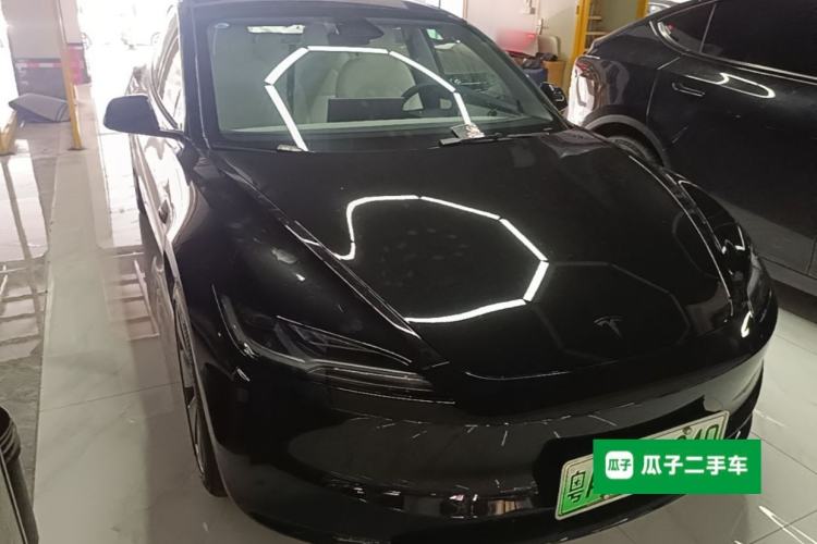 Tesla Model 3 2025 — 3