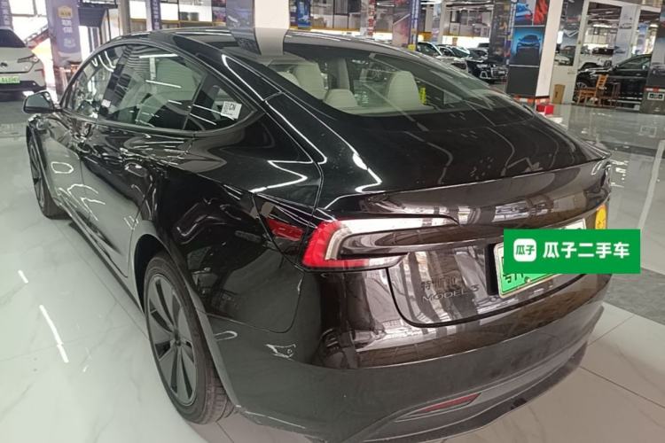 Tesla Model 3 2025 — 4