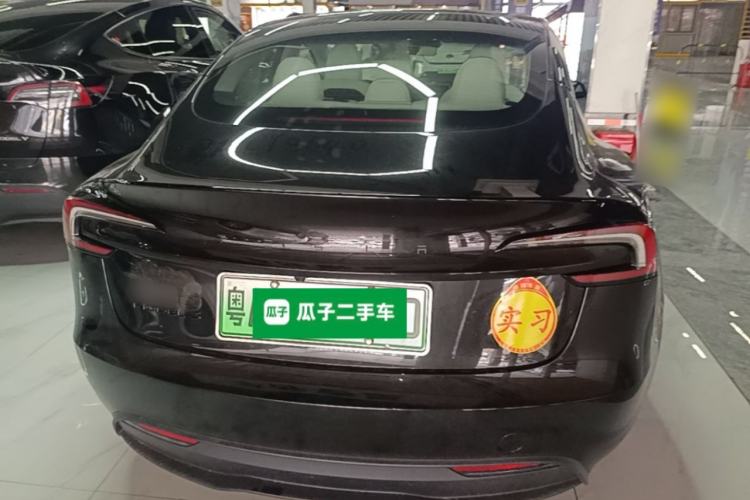 Tesla Model 3 2025 — 5