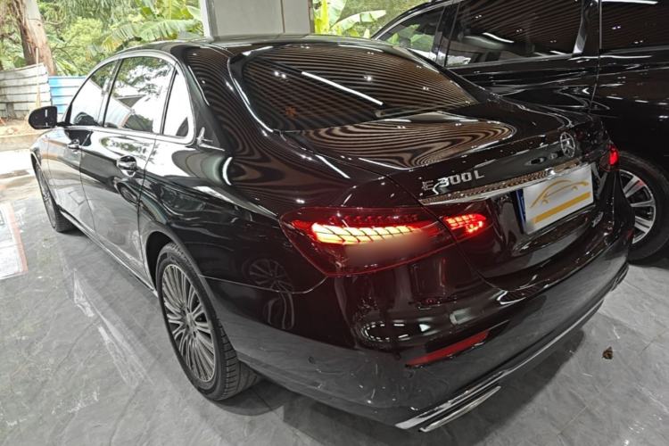 Mercedes-Benz E 300 L 2023 — фото 4