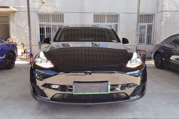 Tesla Model Y 2023 — 2