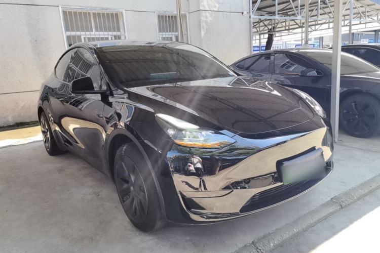 Tesla Model Y 2023 — 3