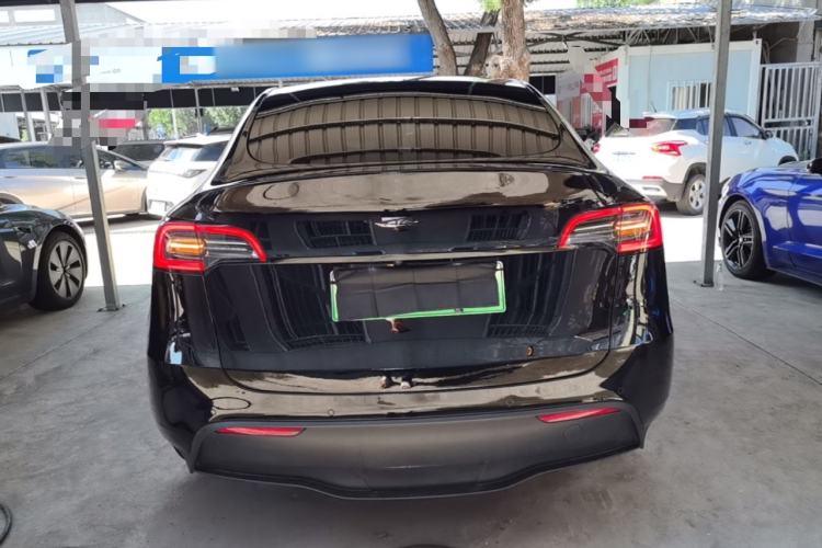 Tesla Model Y 2023 — 5