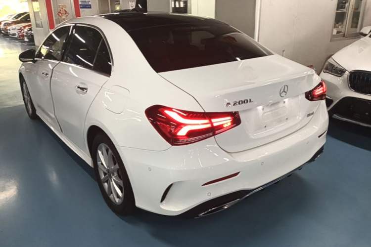 Mercedes-Benz A 200 L 2020 — фото 4