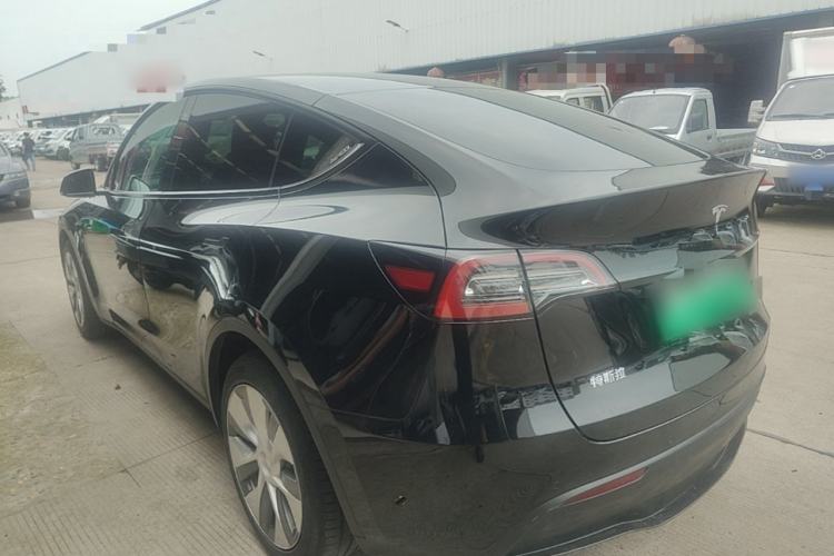 Tesla Model Y 2021 — 4