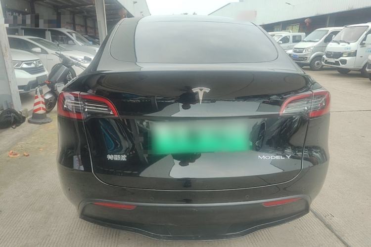 Tesla Model Y 2021 — 5