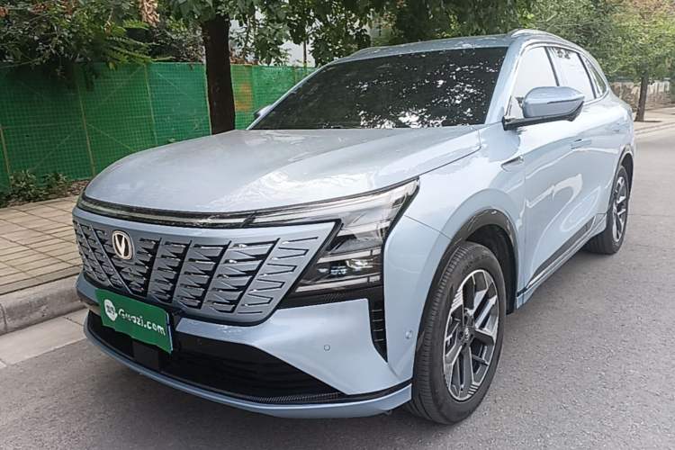 ChangAn CS75 PLUS 2025 — фото 1