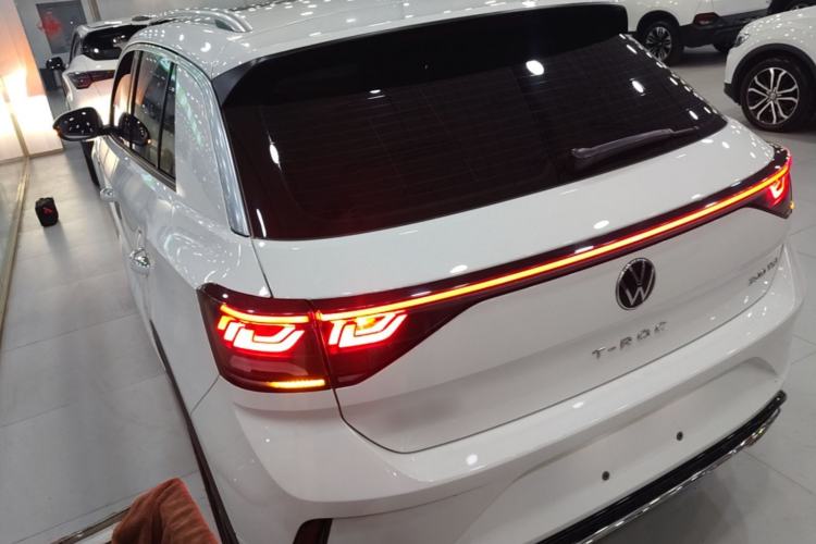 Volkswagen T-ROC 2023 — 4