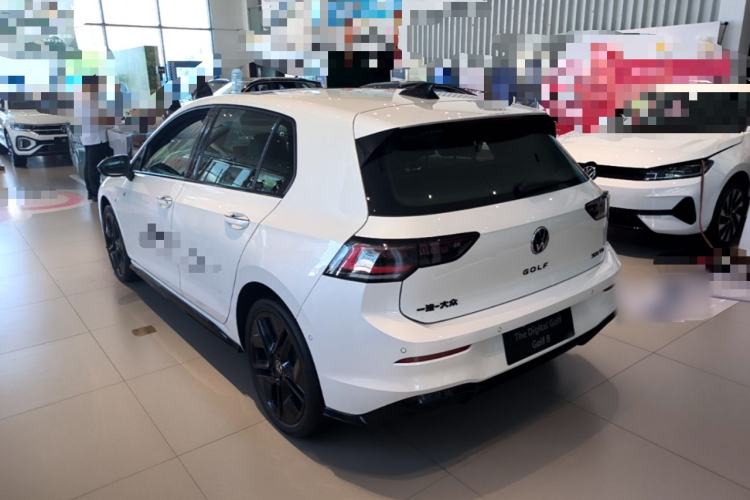 Volkswagen Golf 2025 — 4