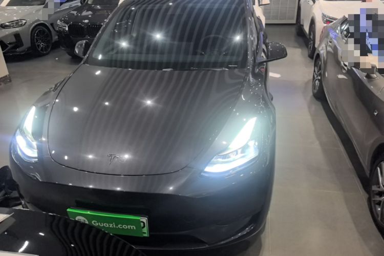 Tesla Model Y 2024 — 2