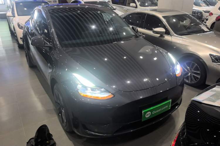 Tesla Model Y 2024 — 3
