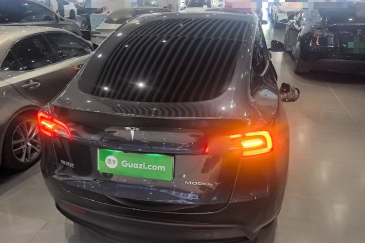 Tesla Model Y 2024 — 5