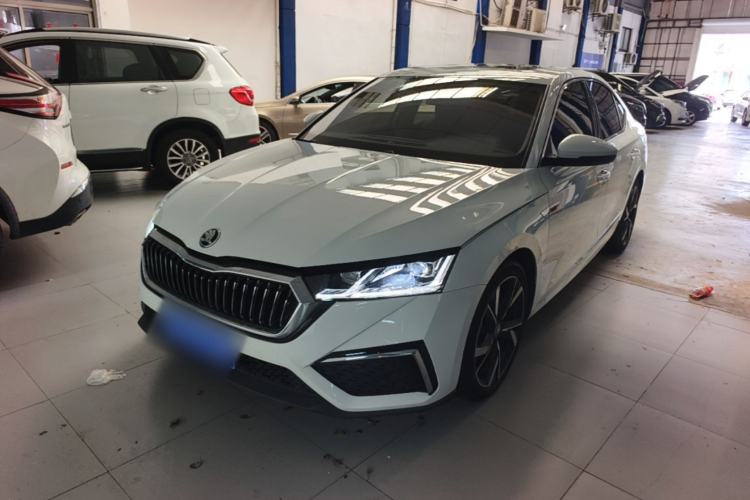 Skoda octavia 2023 — фото 1