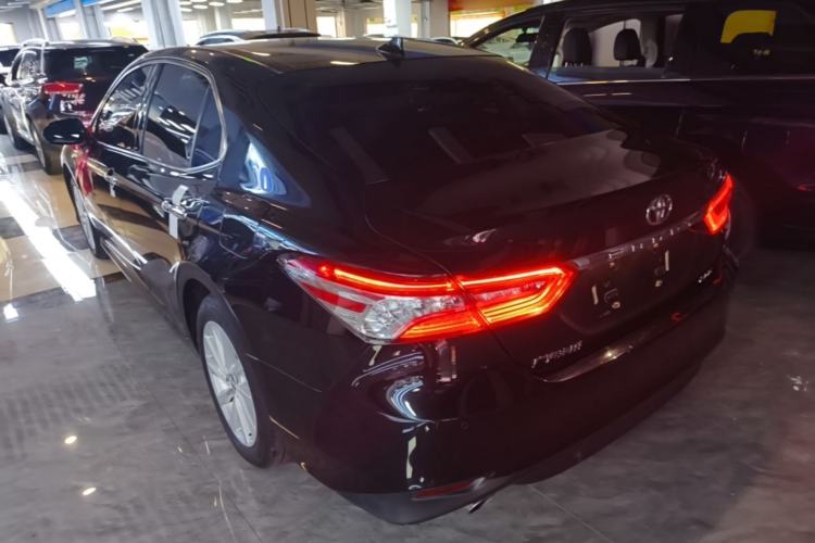 Toyota Camry 2021 — фото 4