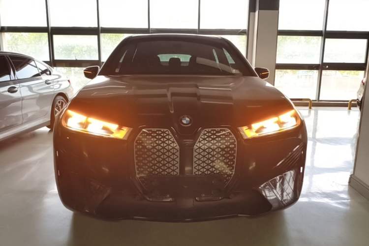 BMW iX 2022 — 2