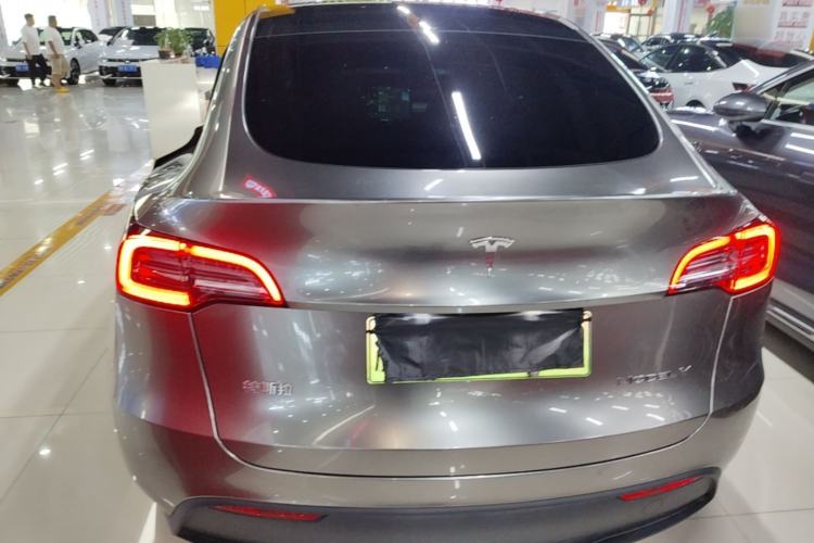 Tesla Model Y 2023 — 5