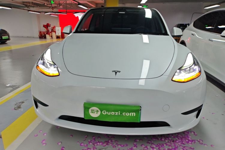 Tesla Model Y 2024 — 2