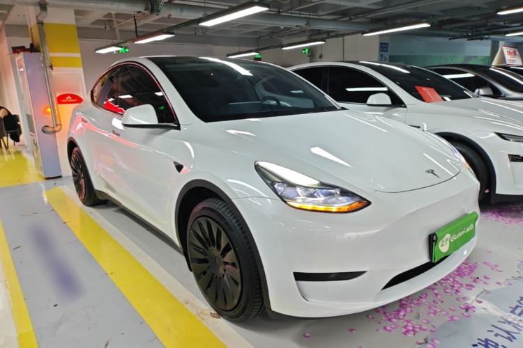 Tesla Model Y 2024 — 3
