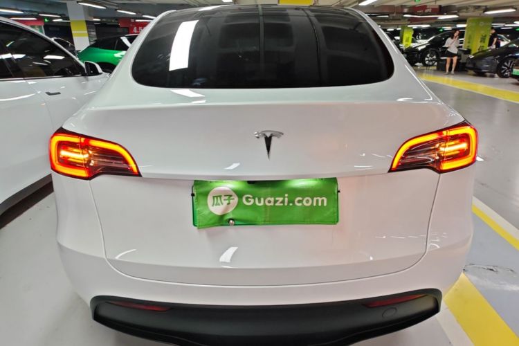 Tesla Model Y 2024 — 5
