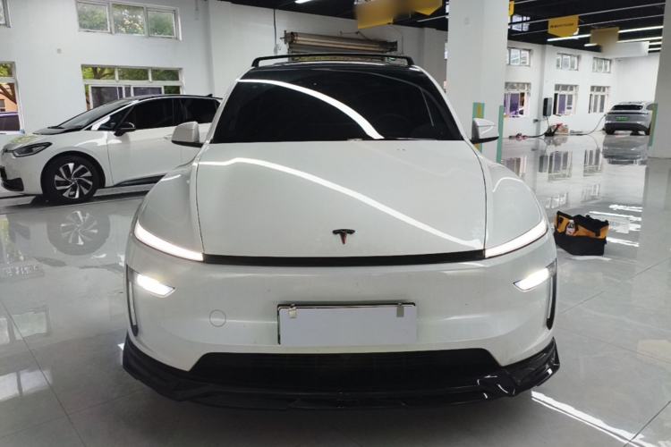 Tesla Model Y L 2025 — фото 2