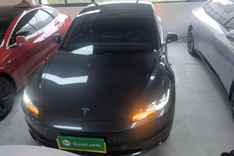 Tesla Model 3 2023 — 2