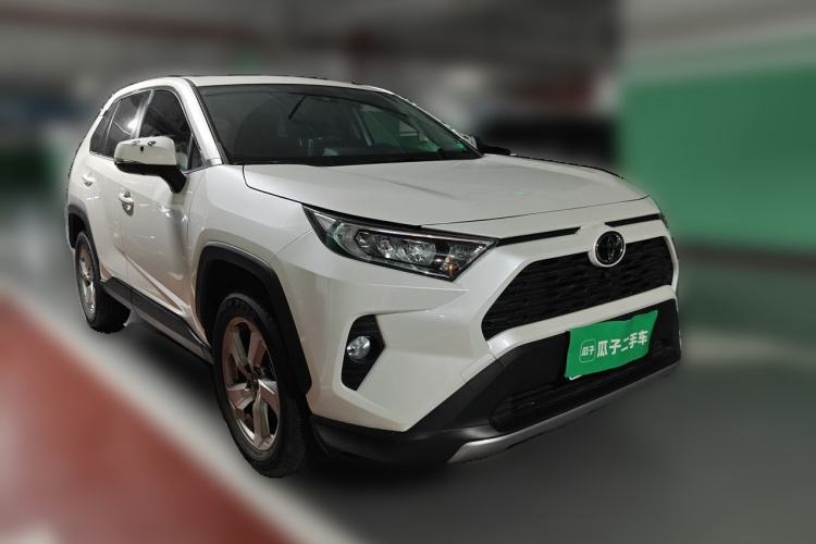 Toyota RAV4 2020 — фото 3