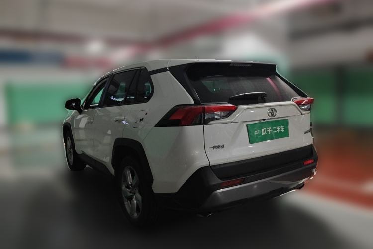 Toyota RAV4 2020 — фото 4