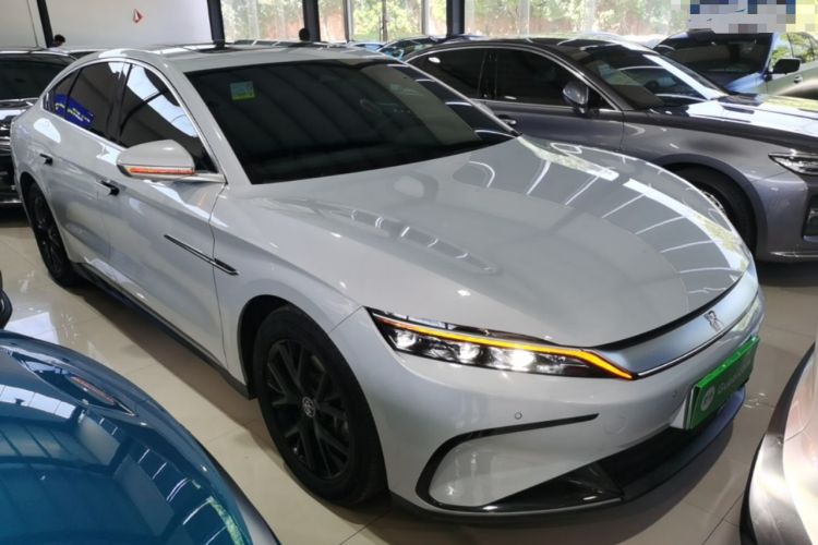 BYD Han 2025 — 3
