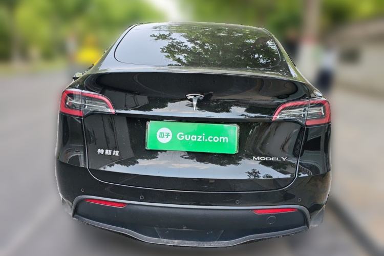 Tesla Model Y 2022 — 3