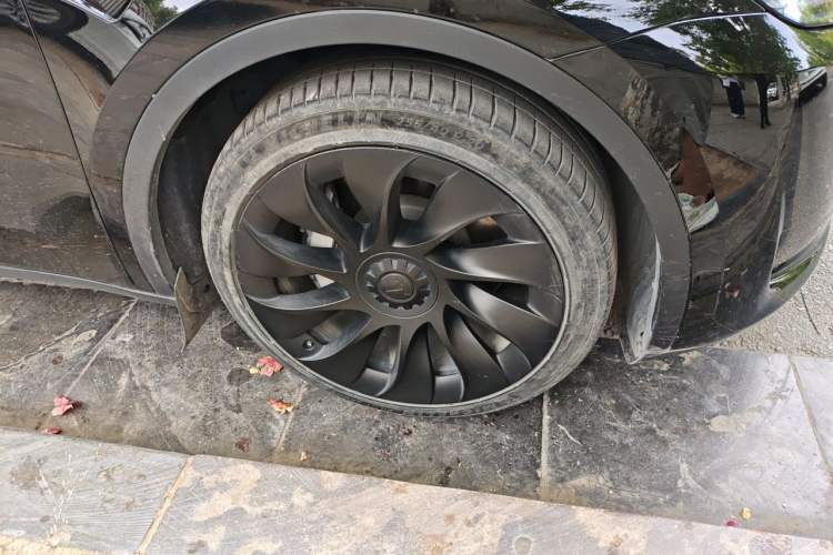 Tesla Model Y 2022 — 5