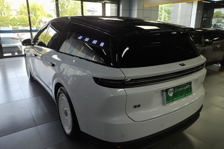 Li Auto i8 2025 — 4