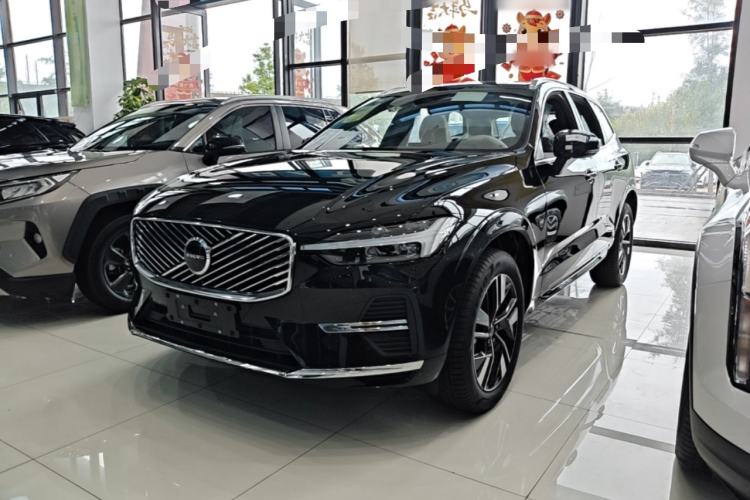 Volvo XC60 2026 — фото 1