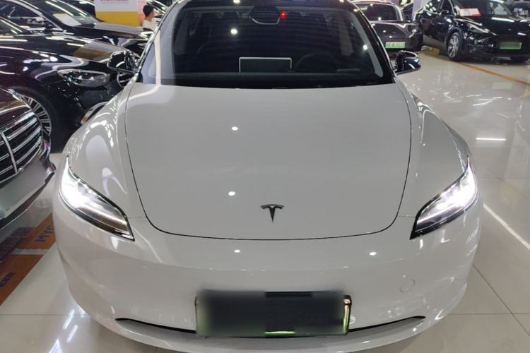 Tesla Model 3 2023 — 2