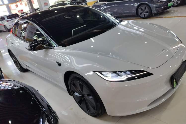 Tesla Model 3 2023 — 3