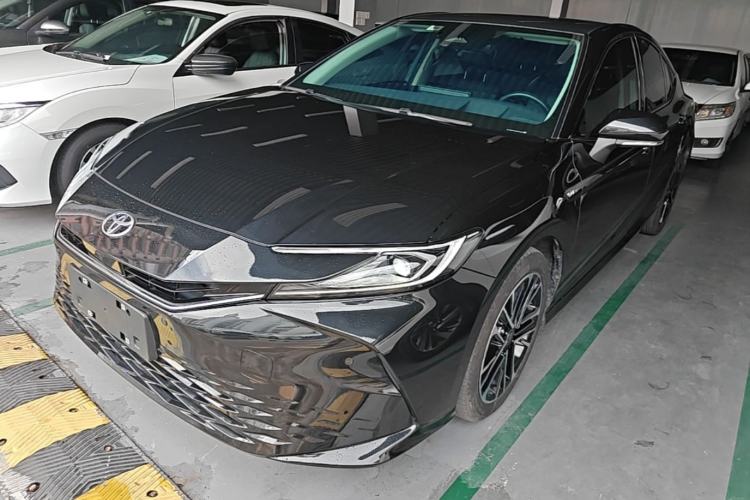 Toyota Camry 2024 — фото 1