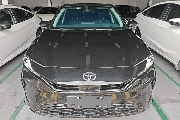 Toyota Camry 2024 — фото 2