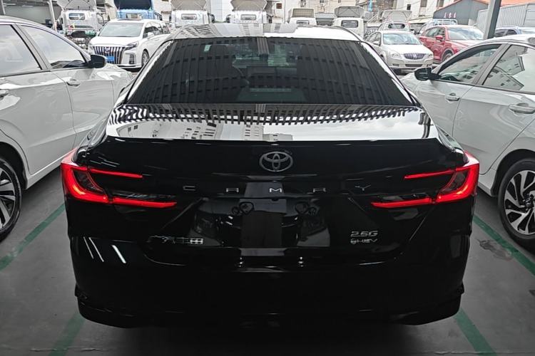 Toyota Camry 2024 — фото 5