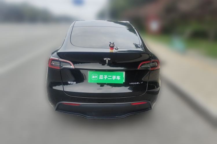 Tesla Model Y 2022 — 3