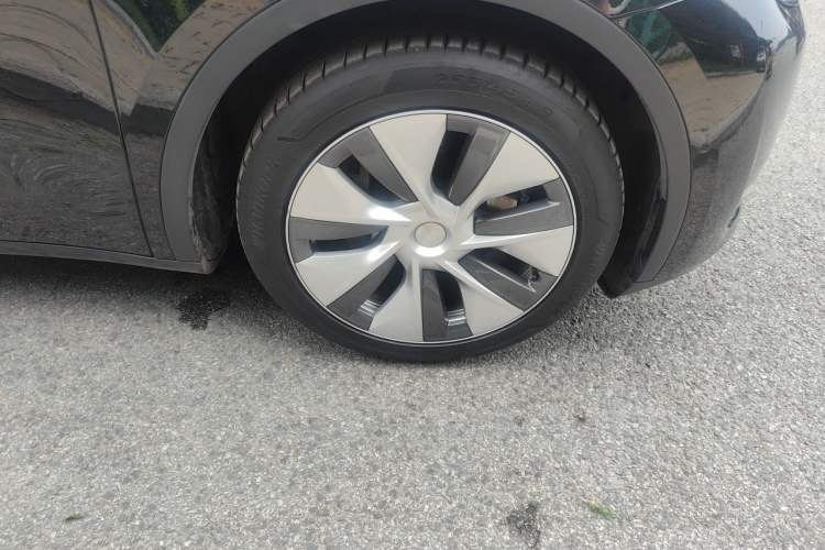 Tesla Model Y 2022 — 5
