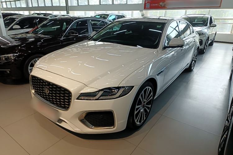 Jaguar XFL 2021 — фото 1