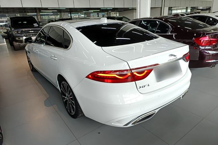 Jaguar XFL 2021 — фото 4