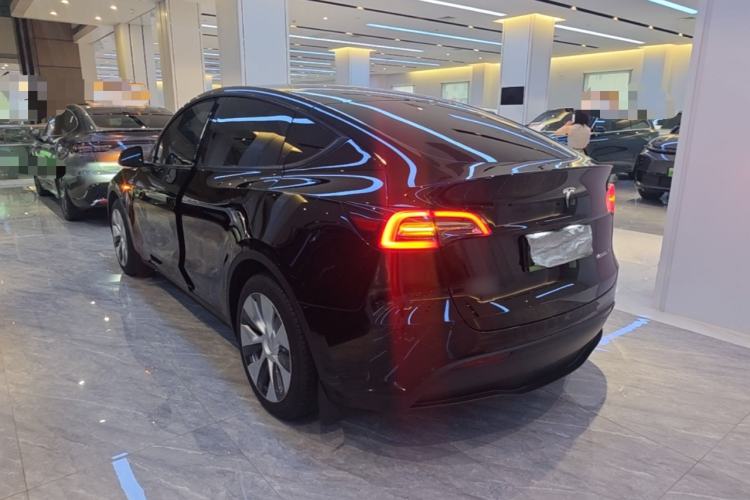 Tesla Model Y 2022 — 4
