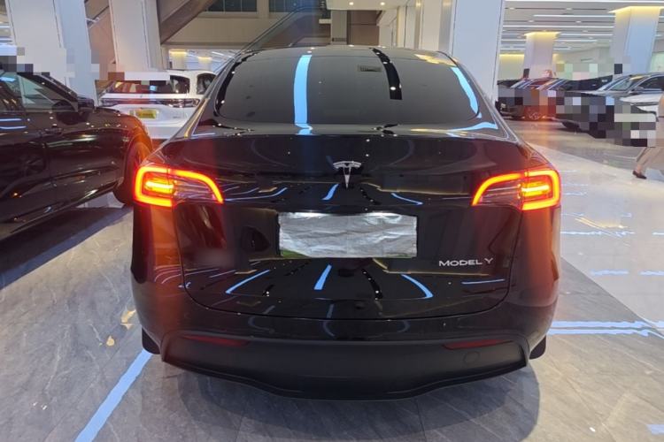 Tesla Model Y 2022 — 5