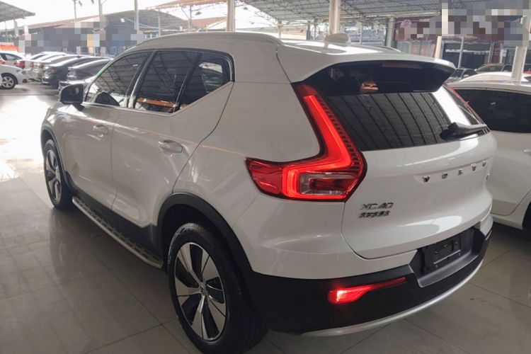 Volvo XC40 2023 — фото 4
